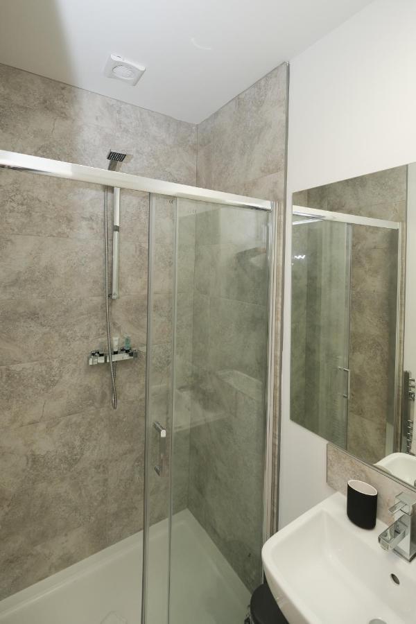 Air Host And - Lewbry House Apartments, Liverpool, Uk Apartment *