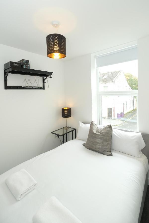 Apartment Air Host And - Lewbry House Apartments, Liverpool, Uk